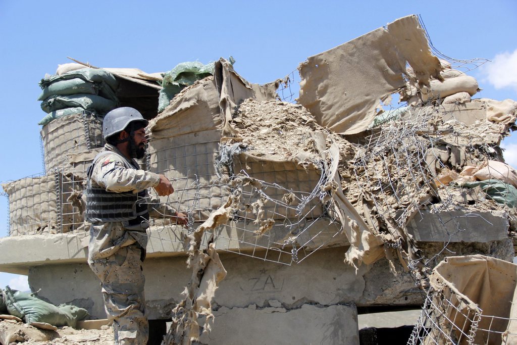Une série d'attaques d'insurgés a fait 14 morts parmi les soldats et militaires afghans dans le nord et le sud du pays en 24 heures.