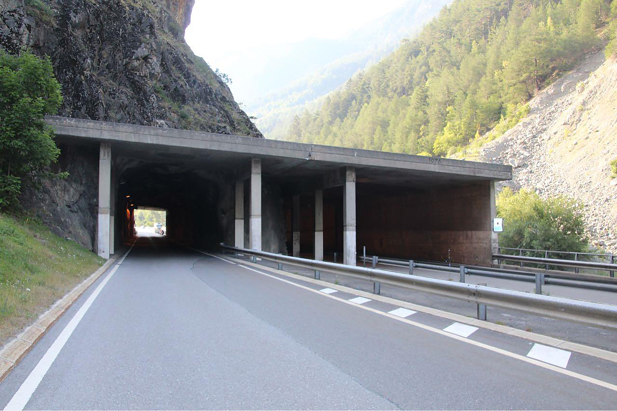Le tunnel de la Monnaie (à gauche) sera fermé ce vendredi 23 octobre. Le trafic sera dévié, en mode bidirectionnel, dans la galerie adjacente (à droite).