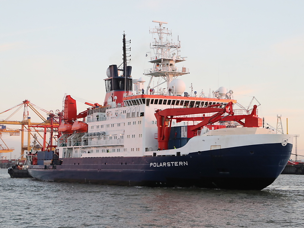 A l'issue de 389 jours en mer, le brise-glace Polarstern a retrouvé son port d'attache de Bremerhaven, dans le nord-ouest de l'Allemagne.