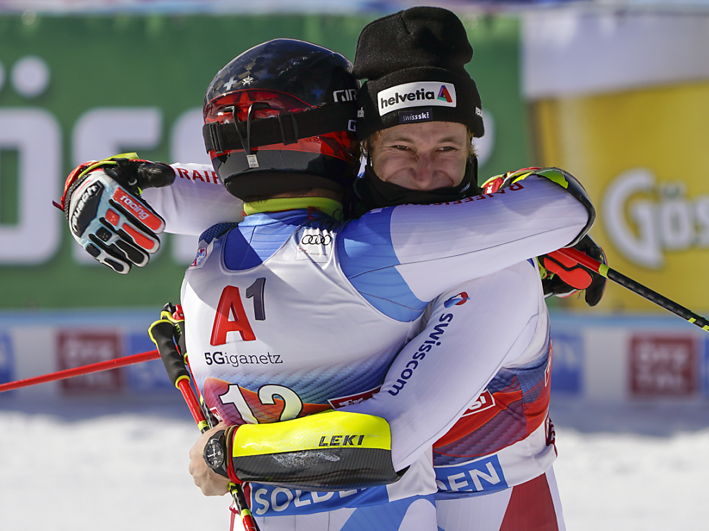 Odermatt (de face) et Caviezel ont terminé respectivement 2e et 3e à Sölden.