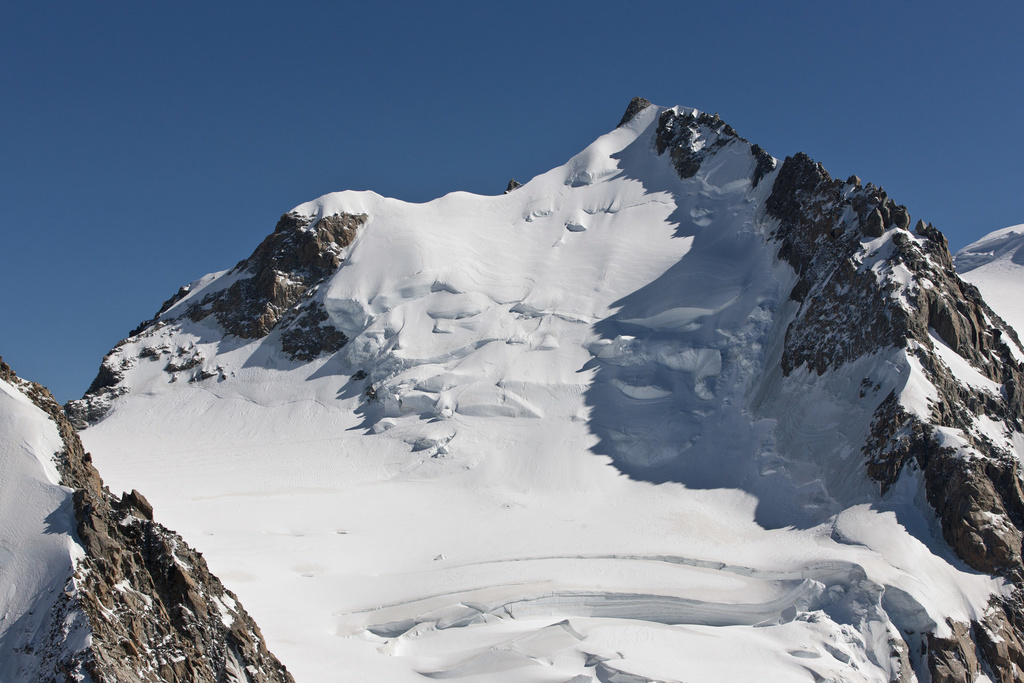 Le 18 juin 2019, un aeronef se posait à 4 450 mètres d’altitude, sur la face est du Mont-Blanc. (illustration)