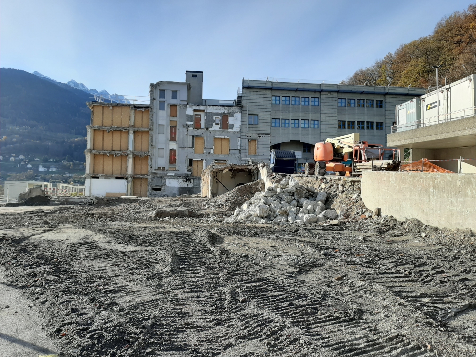 Difficile de reconnaître l'ancien hôpital de Monthey aujourd'hui.