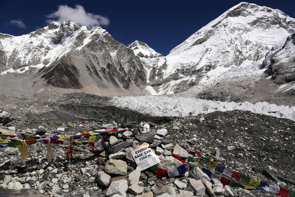 Des traces de microplastiques ont été découvertes près du sommet de l'Everest, provenant vraisemblablement de l'équipement des grimpeurs. (illustration)