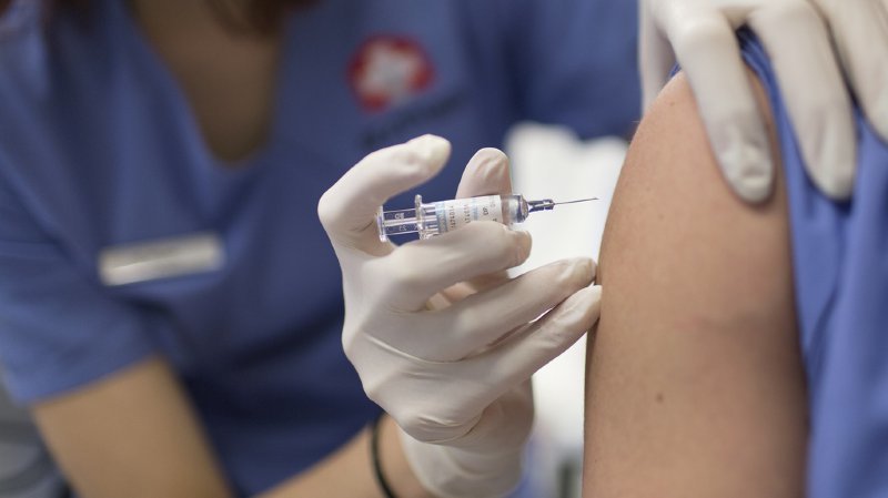 Lonza a notamment mis à disposition des vaccins aux médecins du canton.