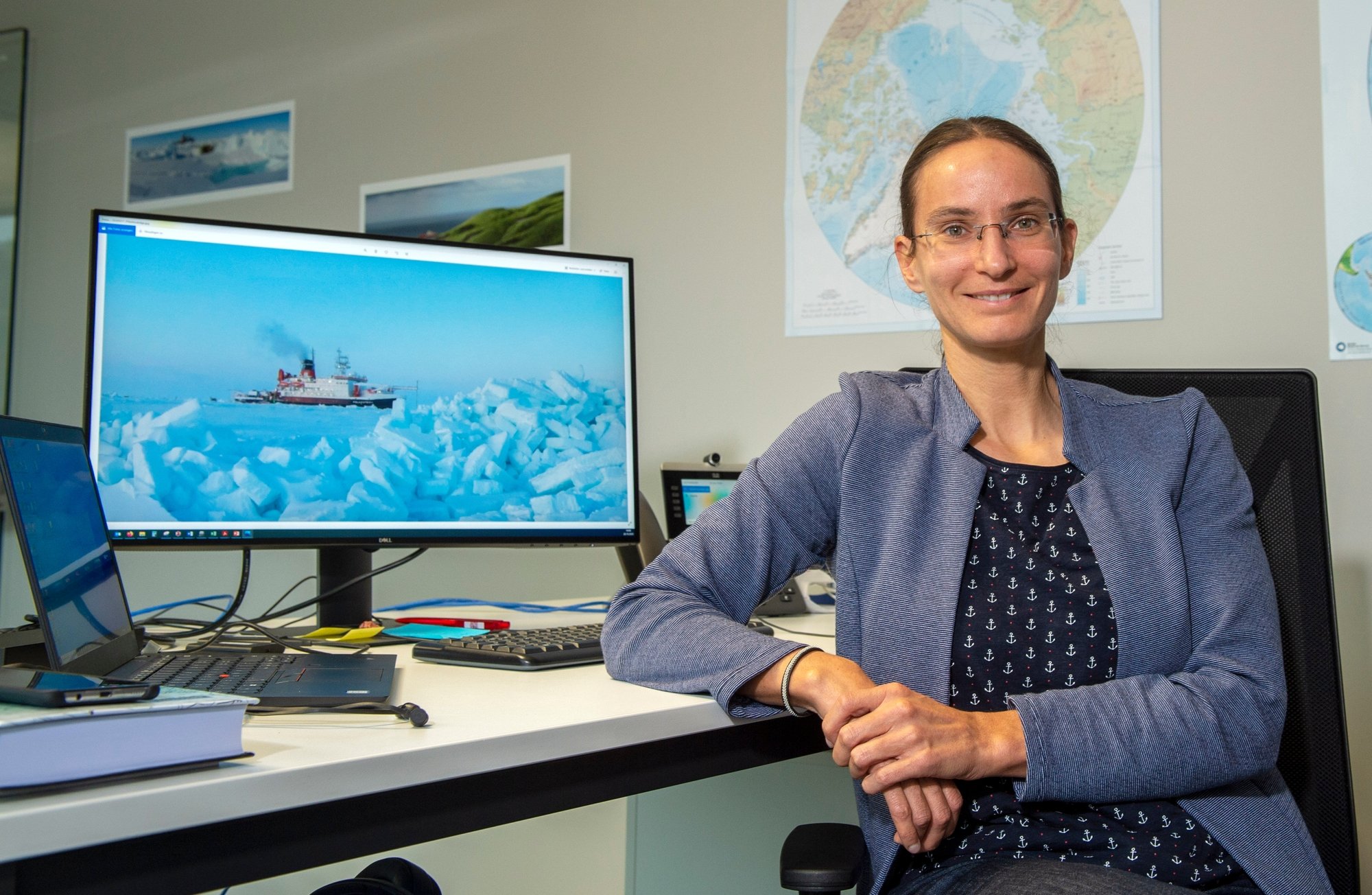 Julia Schmale a quitté le brise-glace de l'Arctique pour retrouver son bureau de Sion. La responsable du laboratoire de recherche en environnements extrêmes de l’EPFL Valais Wallis nous raconte cette expérience unique.