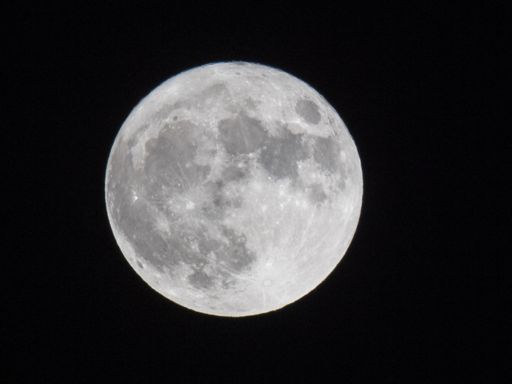 Selon une étude parue lundi, la superficie totale d'eau sur la Lune atteindrait 40'000 km2, dont 60% dans le pôle Sud (image d'illustration).