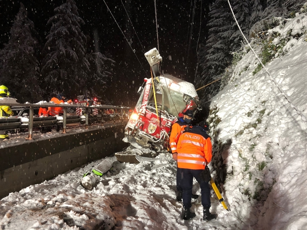 Le train a heurté des rochers près de Sils am Domleschg (GR).