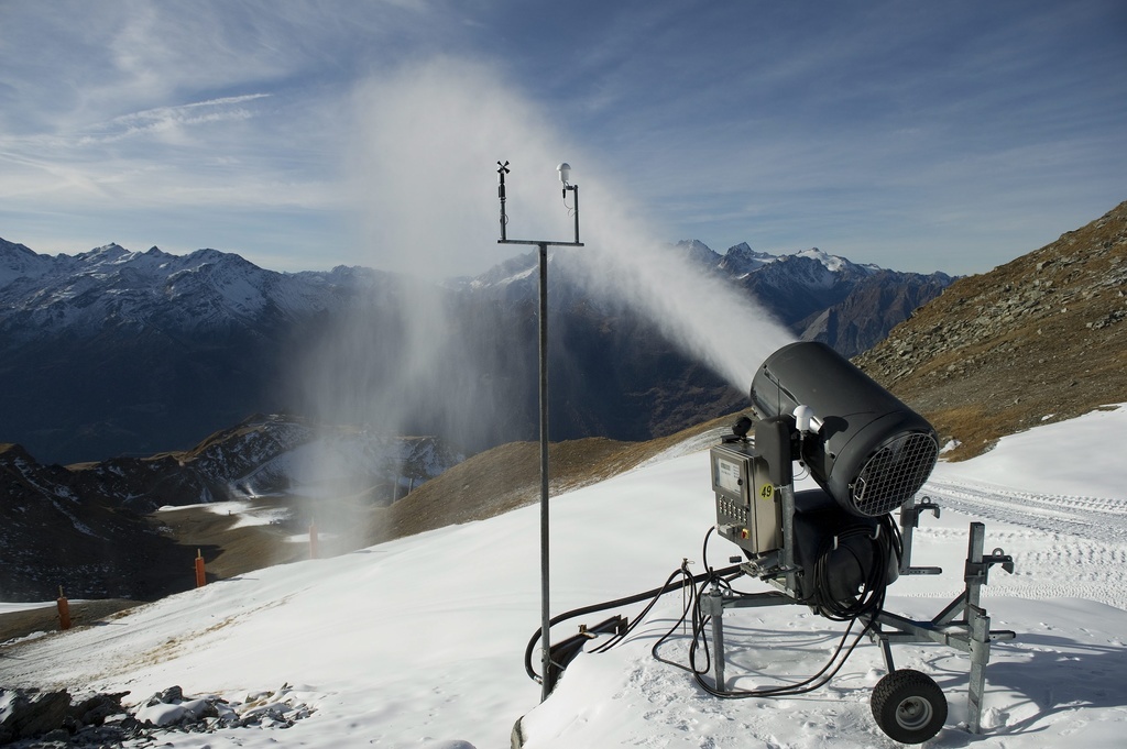 Pratiquement toutes les stations de ski valaisannes disposent de canons à neige.