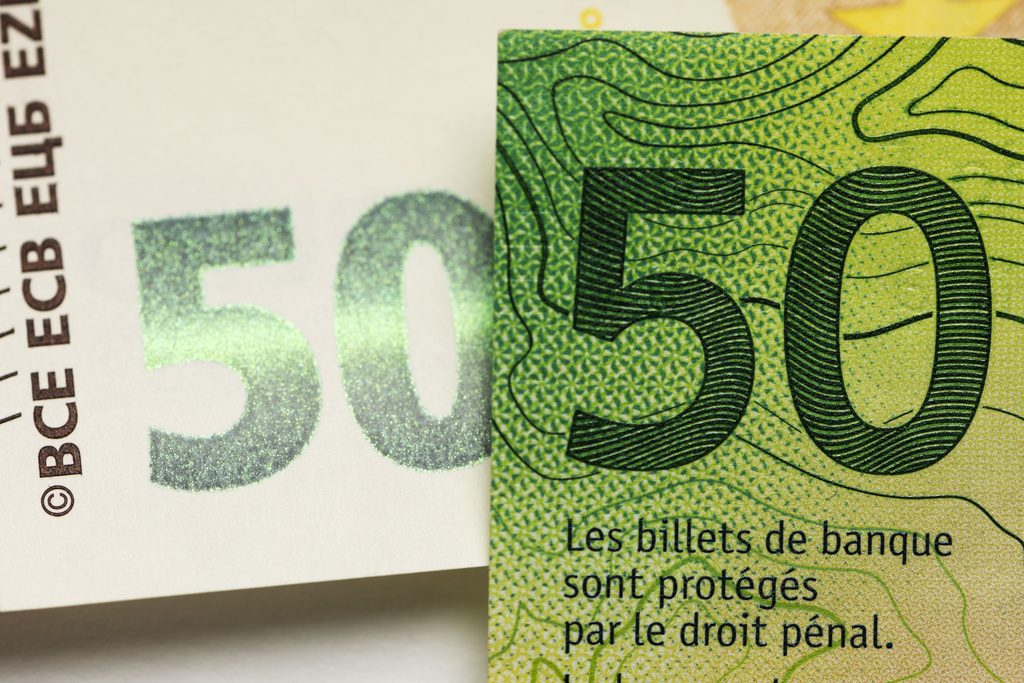 L'artiste Wetz avait préparé 2200 coupures de 50 francs qu'il a distribuées (illustration).