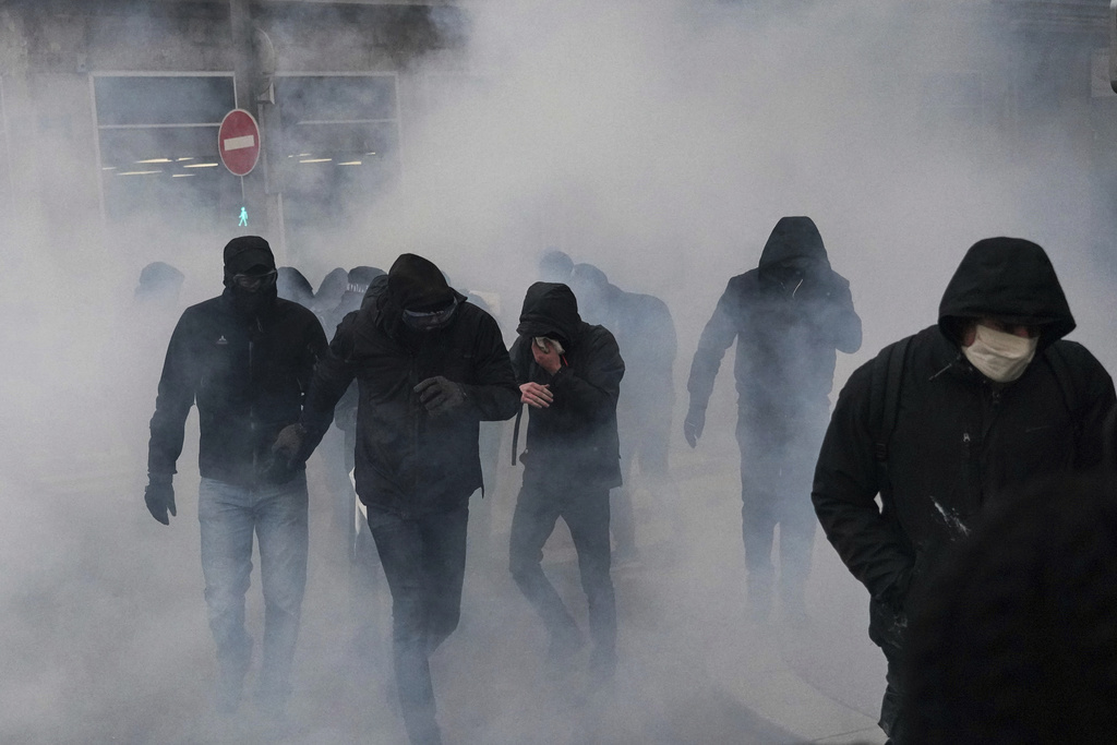 À Lyon aussi, les forces de l'ordre ont usé de gaz lacrymogène pour disperser les manifestants venus protester contre la loi "Sécurité globale".