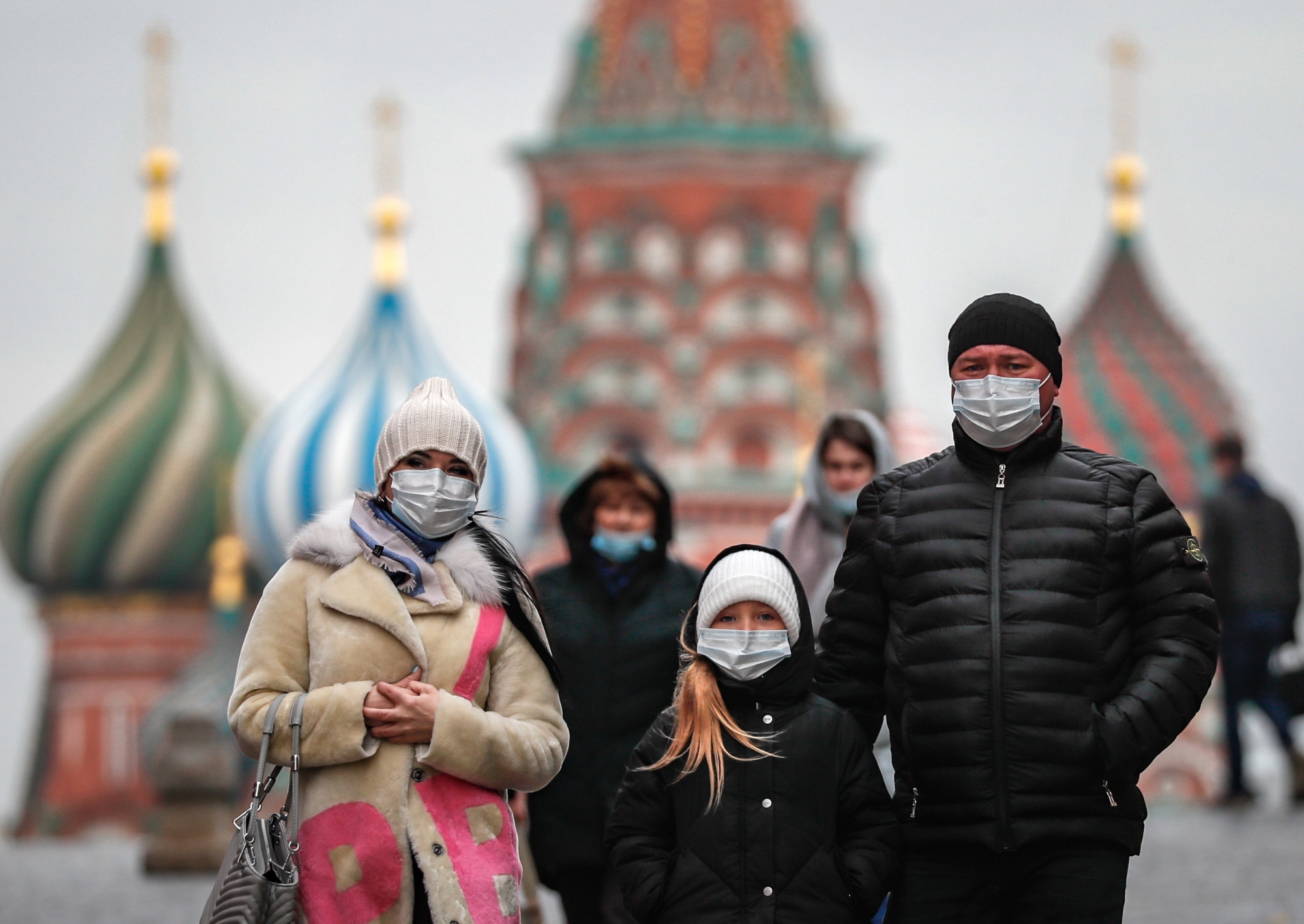 Alors que la première vague, au printemps, a surtout concerné les villes, notamment Moscou (photo), plus de la moitié des personnes infectées pendant cette seconde vague du virus se trouvent en province et pâtissent d’infrastructures de santé dégradées.