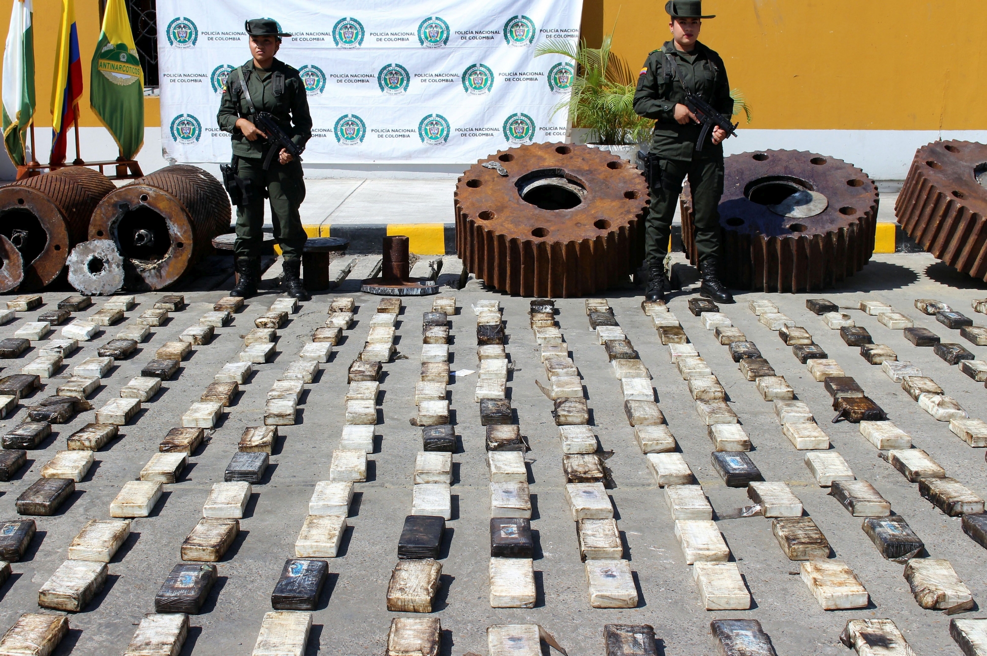 epa07191627 Police guard cocaine seized, in Barranquilla, Colombia, 26 November 2018. Colombian authorities seized more than half a ton of cocaine that was destined for Rotterdam, Netherlands and that was camouflaged in pieces of steel in a shipment in the port of Barranquilla, reports police sources. EPA/Hugo Penso