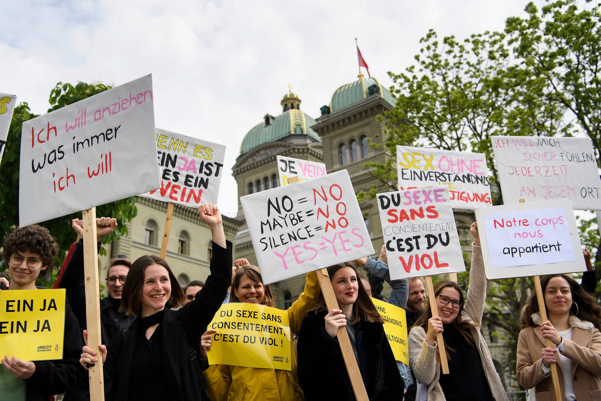 Au Parlement, les vagues rose et verte des dernières élections ont favorisé les débats sur l’égalité.