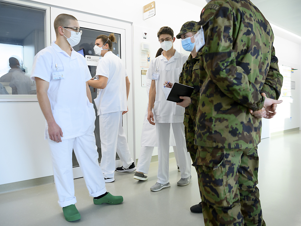 Plusieurs cantons, notamment en Suisse romande, ont fait appel à l'armée ces dernières semaines pour appuyer leurs hôpitaux (image d'illustration).