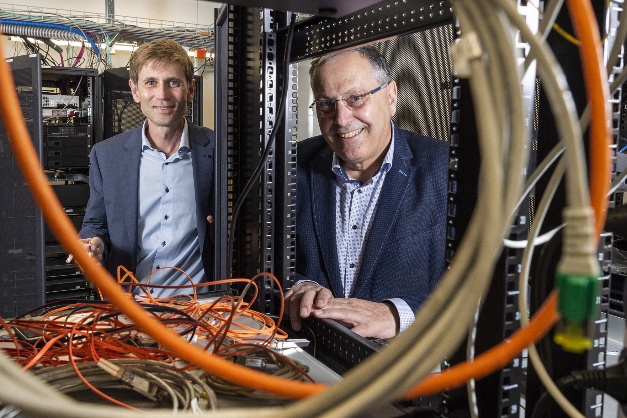 En 1995, Jacques Cordonier présidait VSnet, à l'origine du premier réseau internet en Valais. L'association est aujourd'hui présidée par Stéphane Roduit et continue d'assurer un réseau de haute qualité à la communauté académique et scientifique du Valais.