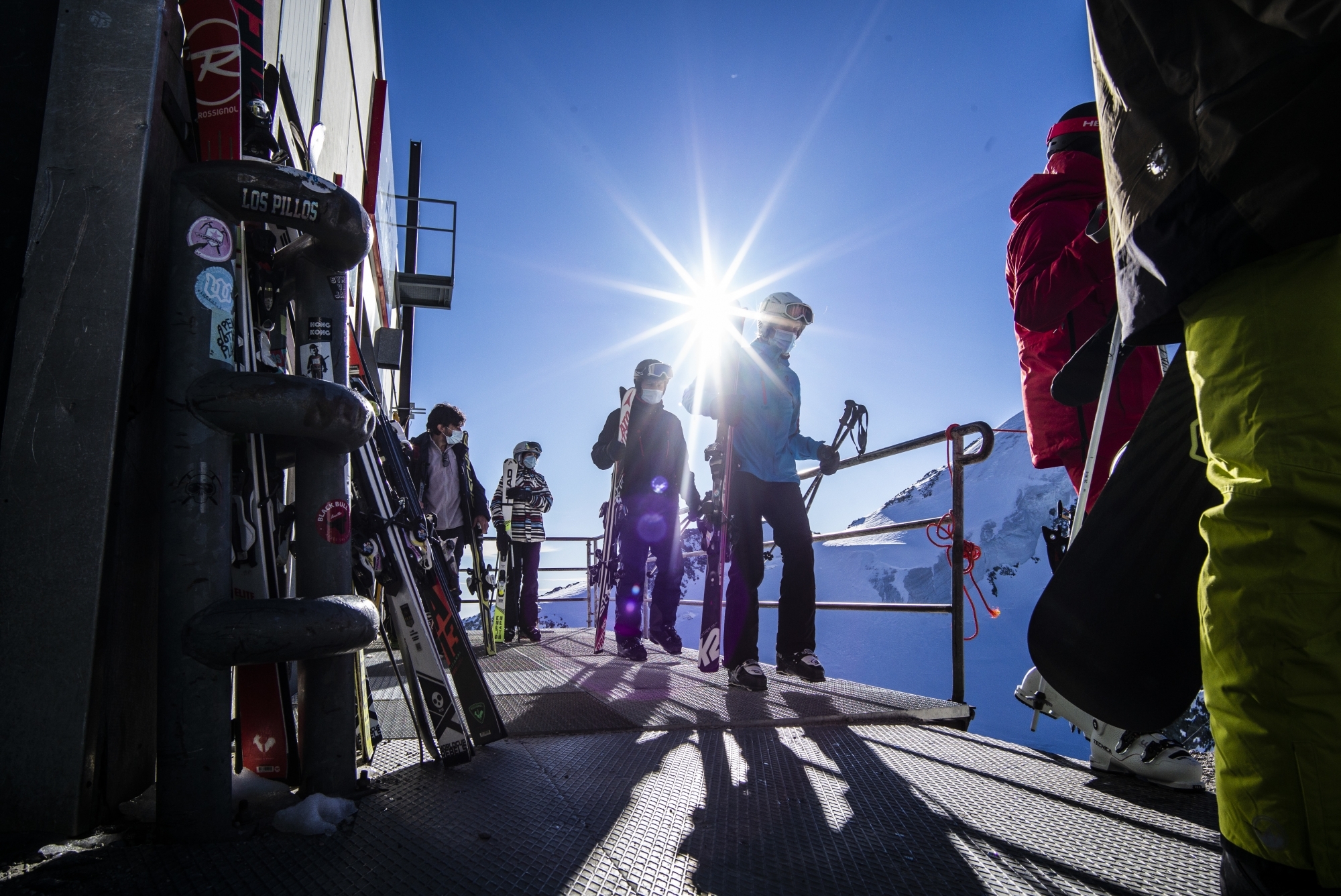 Le ski à Saas Fee, en période de pandémie. Le canton espère que la pratique pour continuer pendant les fêtes, malgré la pression internationale.
