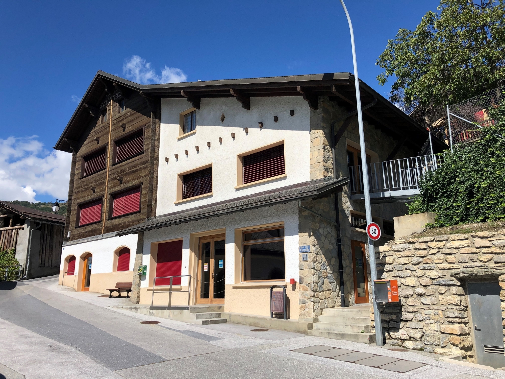 La bâtisse de l'ancienne école primaire d'Ollon n'accueillera finalement pas l'Ecole du Hêtre.