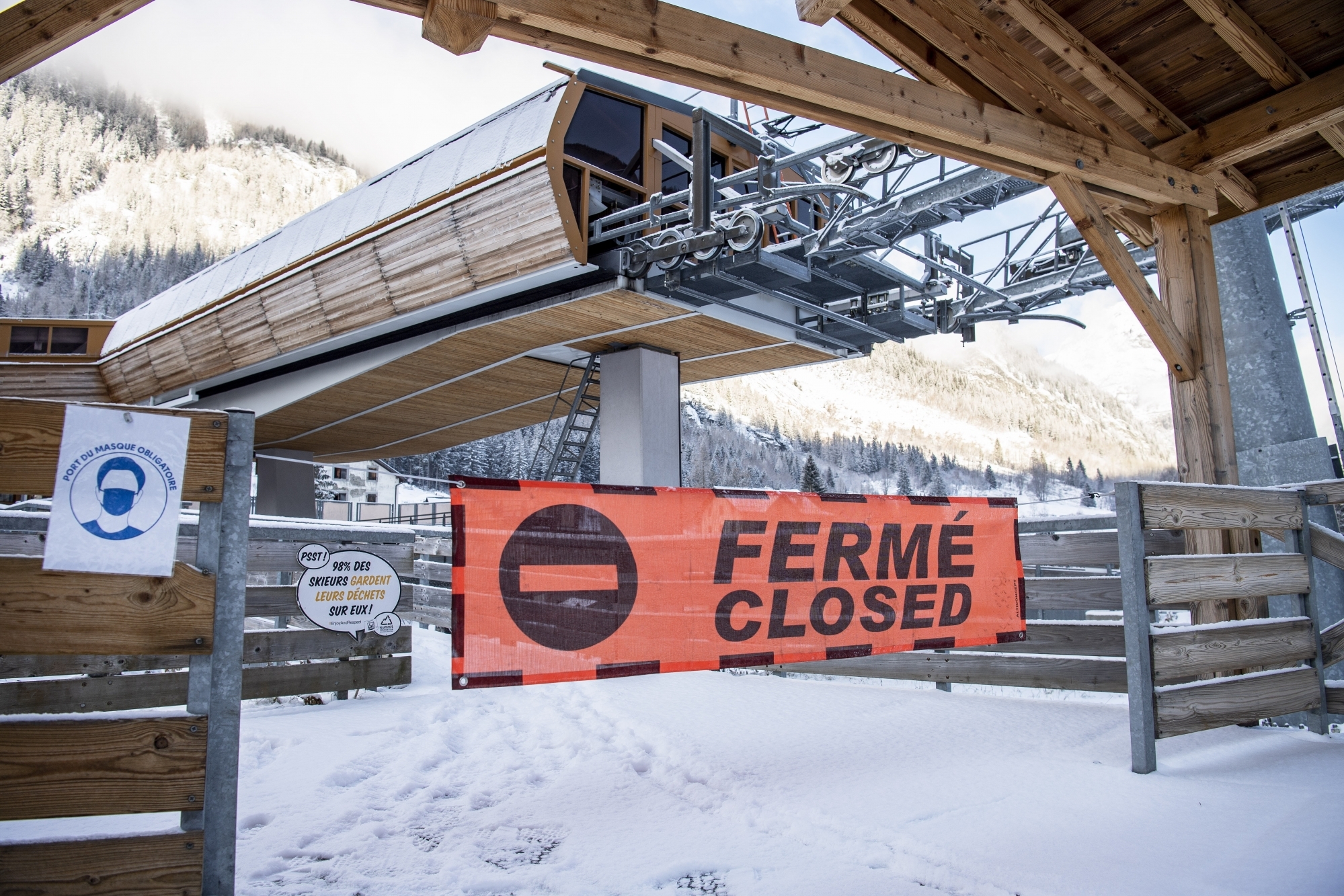 Comme ici, à Vallorcine, les domaines skiables de la vallée de Chamonix resteront fermés durant les fêtes de fin d'année, une mesure édictée pour l'instant jusqu'au 20 janvier prochain.