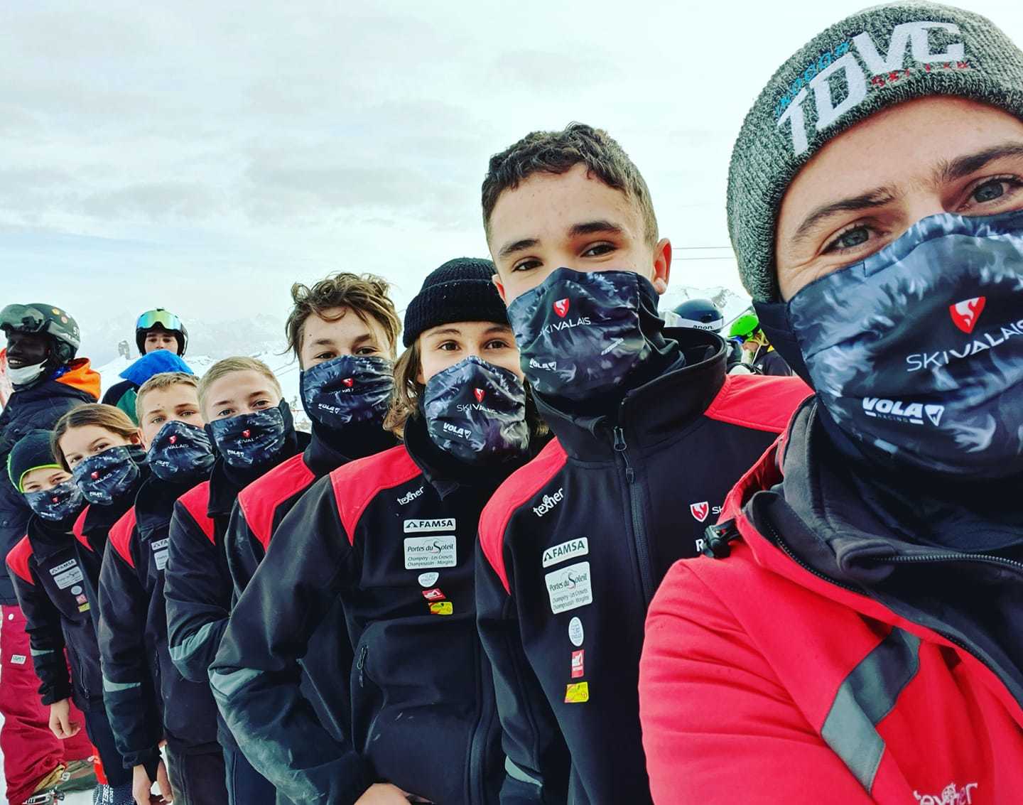 Même masqués, les jeunes athlètes membres de Ski Valais ont continué à s’entraîner.