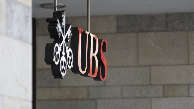 UBS possède actuellement 240 succursales en Suisse.