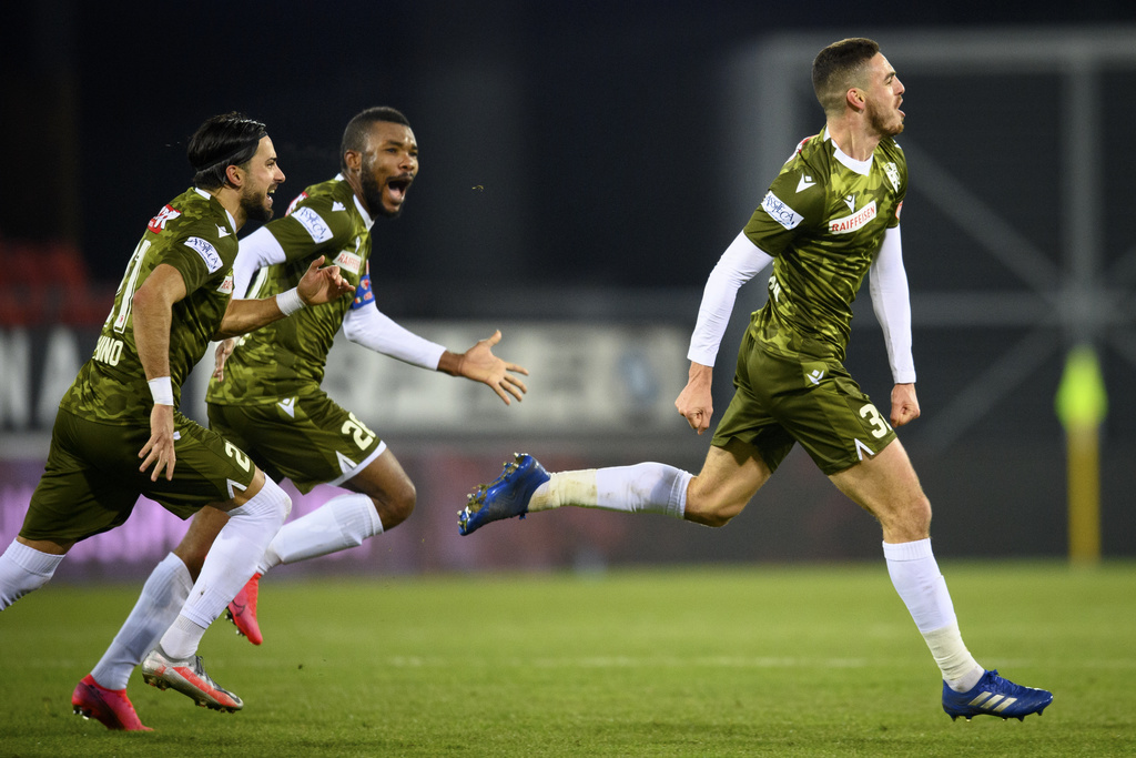 Le défenseur valaisan Ayoub Abdellaoui célèbre son but du 2 à 1 contre Vaduz. 