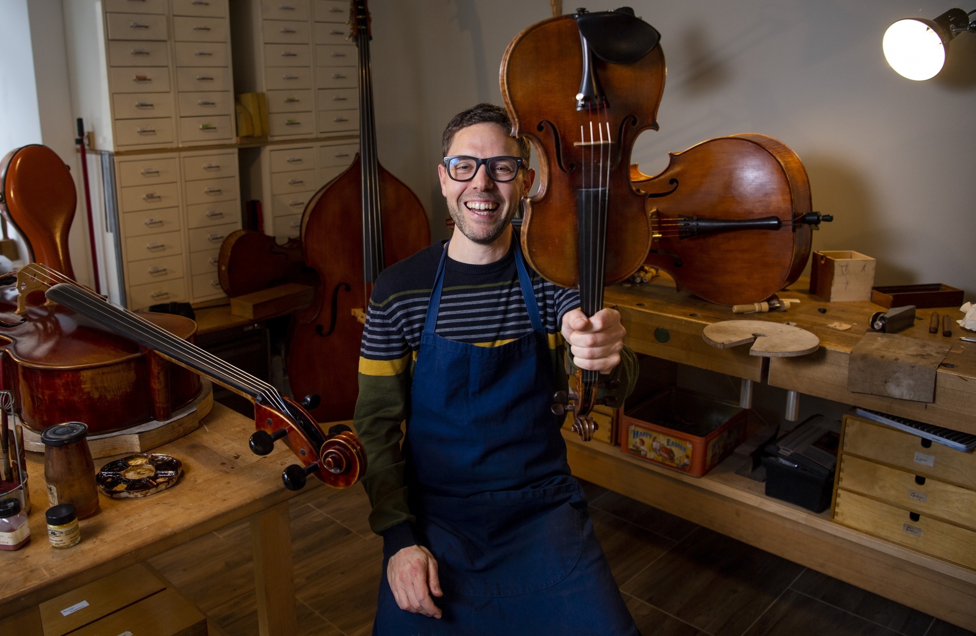 

Frédéric Berthod est heureux de passer ses journées à choyer ses instruments dans son atelier de Martigny. 
