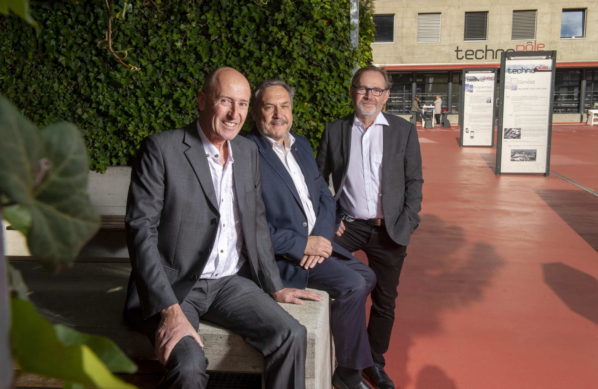 Laurent Salamin (devant), Claude-Michel Salamin et Marc-André Berclaz, les trois fondateurs du Techno-Pôle de Sierre, s'apprêtent à passer la main.