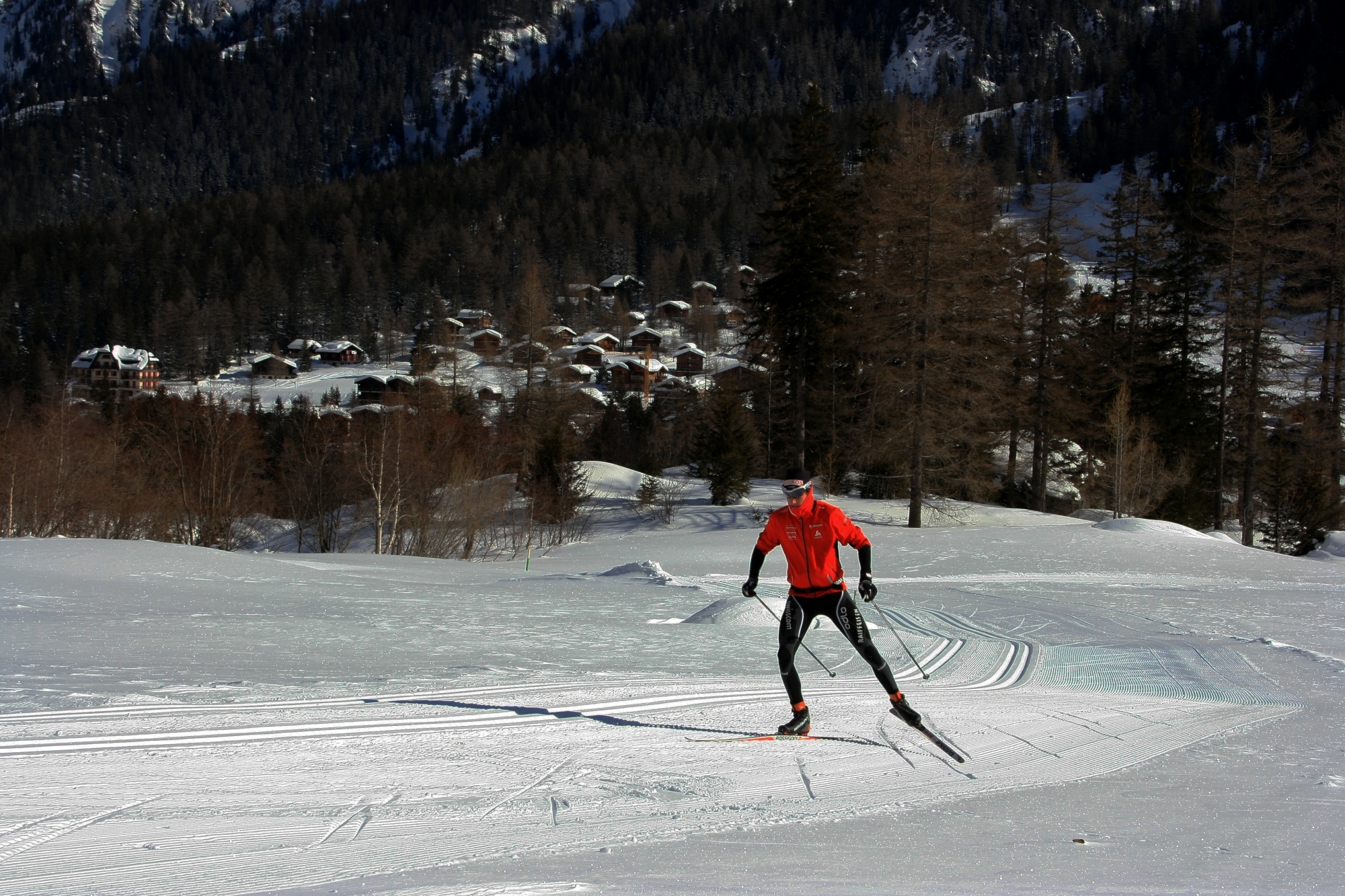 La piste de La Fouly est idéale pour les amateurs de ski de fond, qu'ils soient débutants ou avancés.