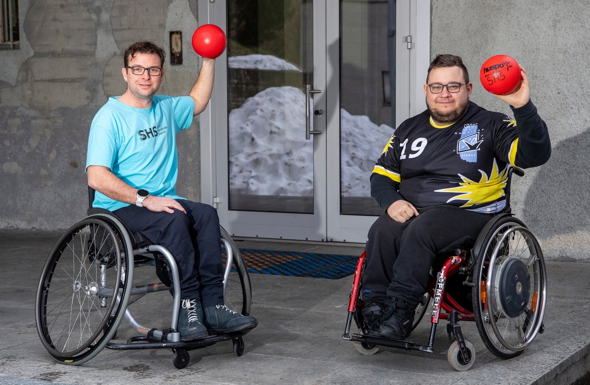 Olivier Praz et Raphaël Vergères, membres de Sport Handicap Sierre, sont impatients de retrouver le chemin de la salle.