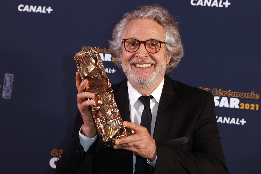 Nicolas Marie remporte le trophée de meilleur acteur dans un second rôle dans le film d'Albert Dupontel qui était absent.