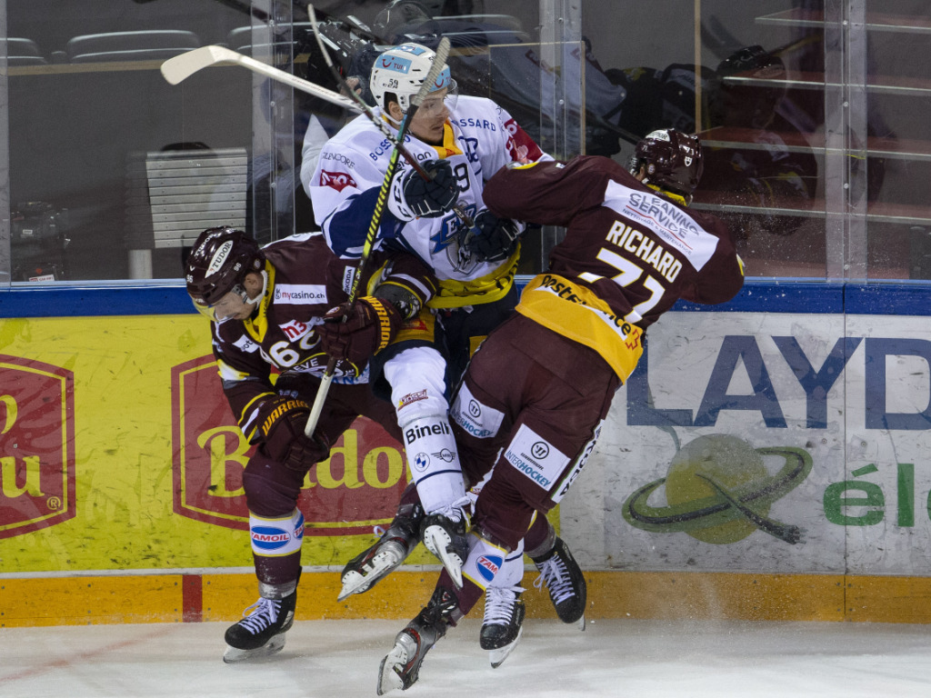 Un match très engagé aux Vernets entre Genève-Servette et Zoug.