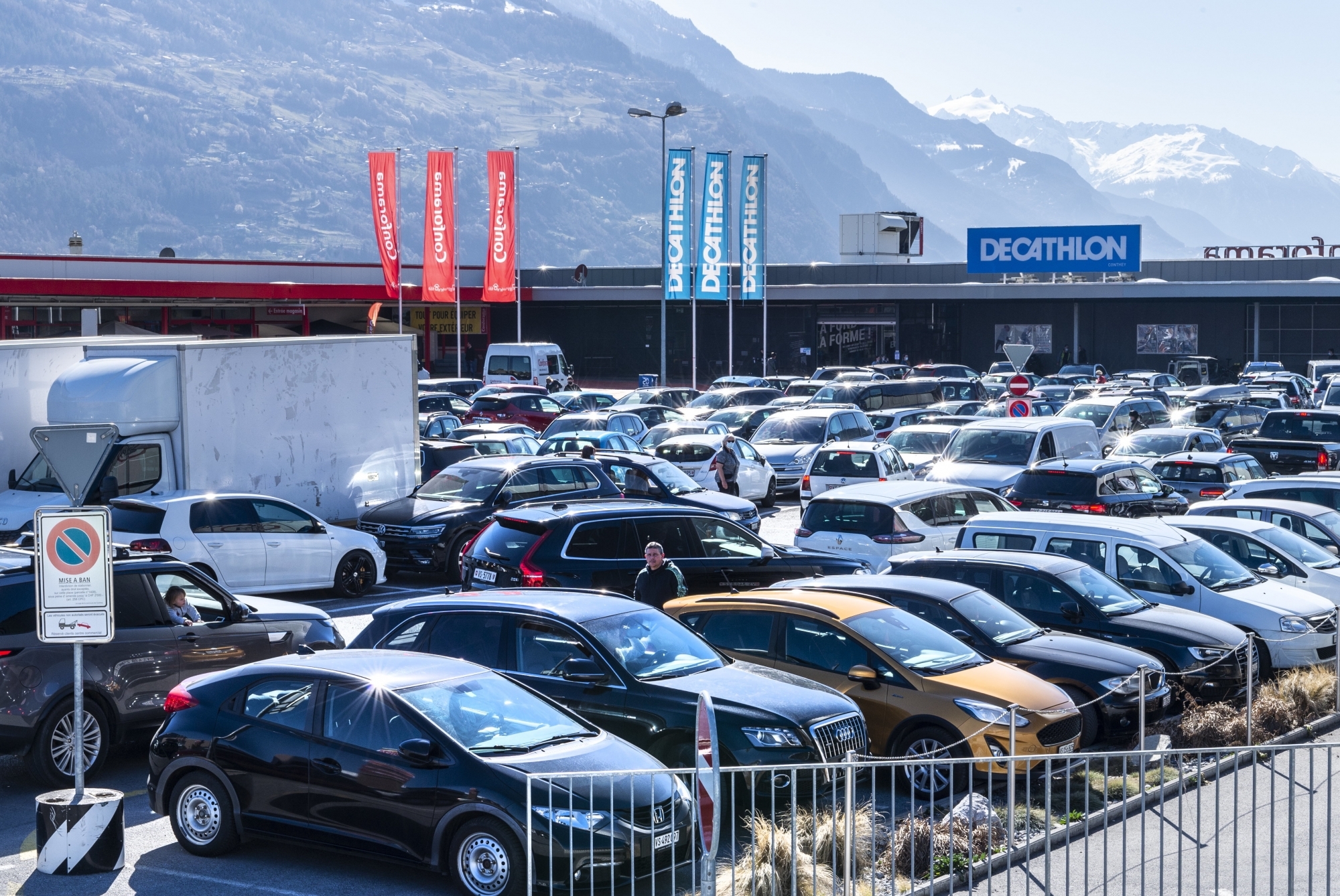 A Conthey, les magasins ont été pris d’assaut pour leur réouverture ce lundi 1er mars.