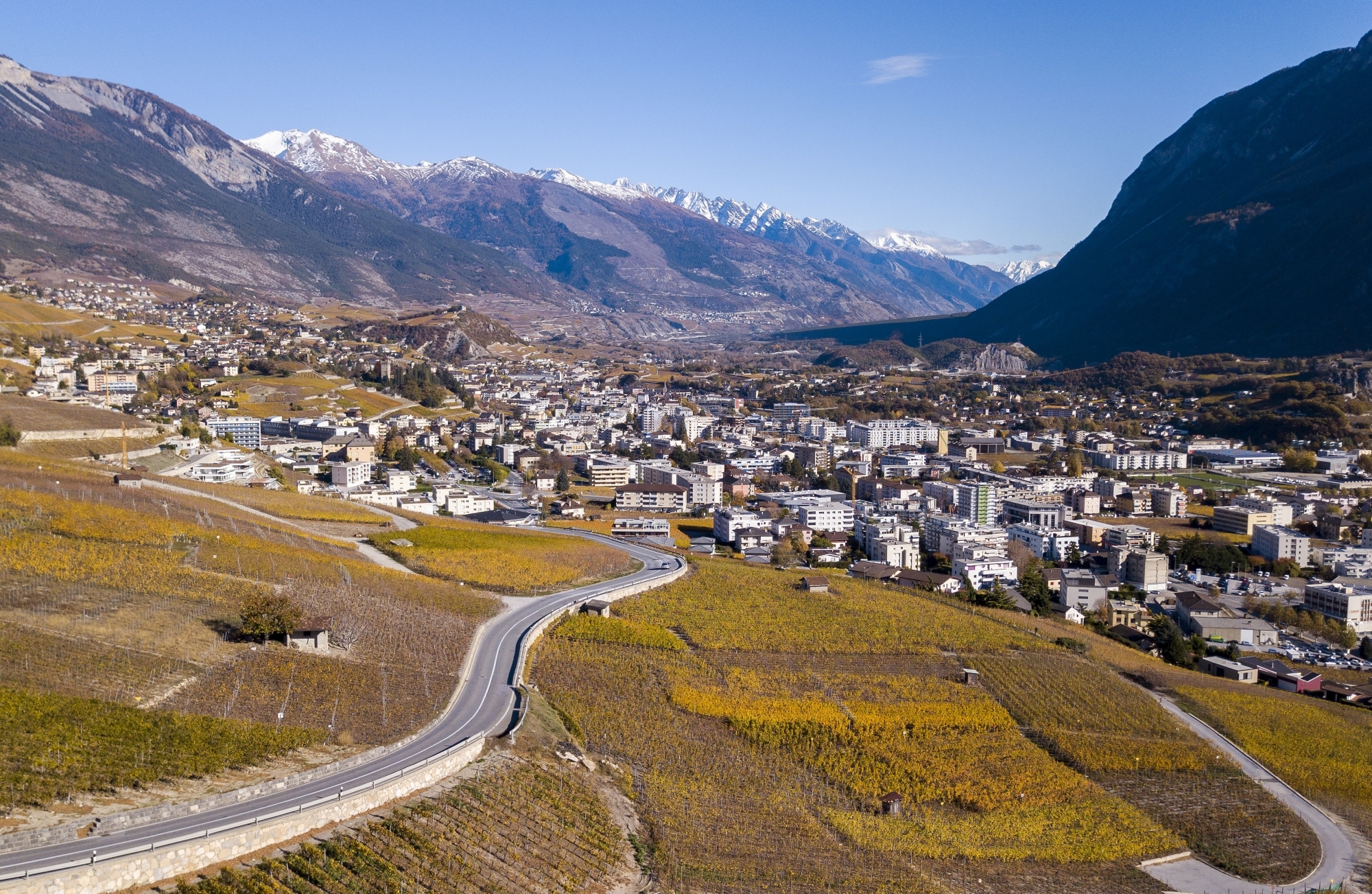 Voisins directs, les districts de Sierre et Loèche s'engagent pour la promotion du bilinguisme au sein de leur population.