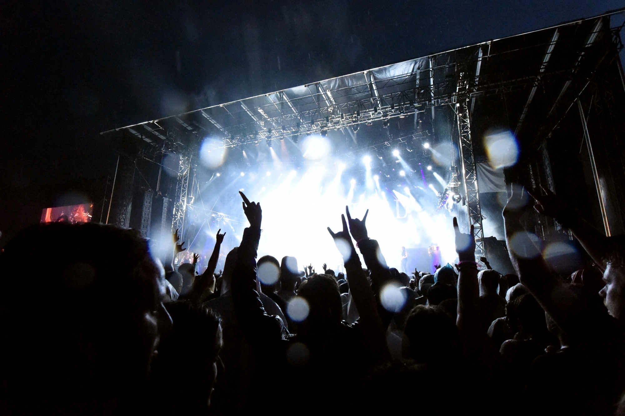 Même si les réouvertures pointent à l'horizon, celui-ci n'est pas dégagé pour les spectacles et concerts de grande envergure.