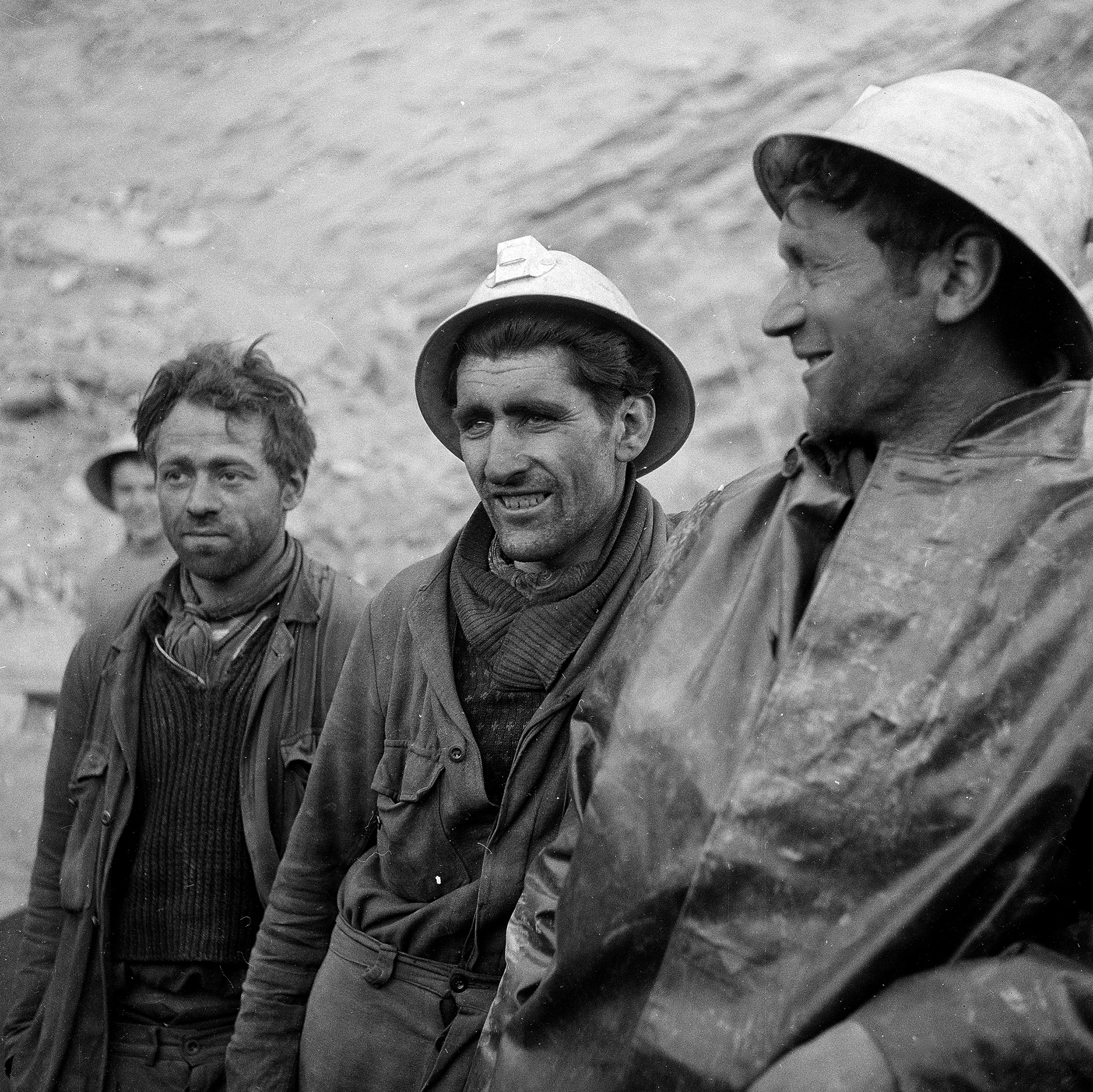 En avril 1956, Robert Rey, André Michellod et Célien Jacquier passent 52 heures coincés dans une mine, à Bieudron.
