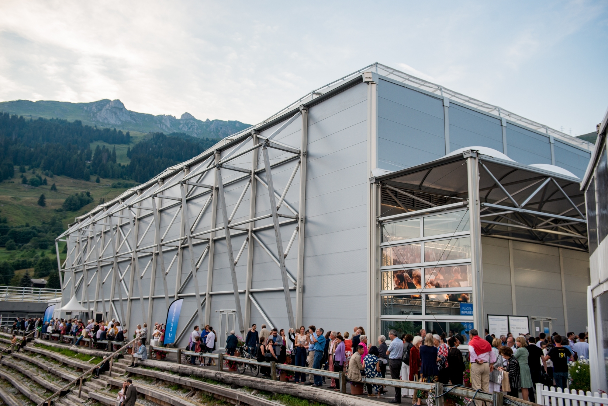 La salle des Combins pourra-t-elle de nouveau accueillir du public après une année blanche? Les organisateurs du Verbier Festival y croient.