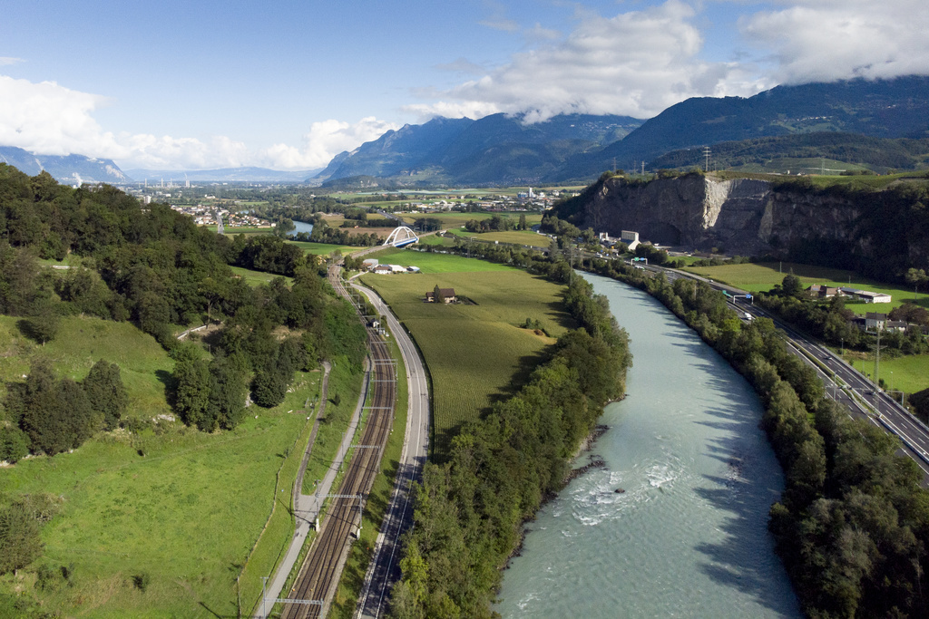 Si les CFF et le BLS reconnaissent le principe d'une contribution au projet de correction du Rhône, ils contestent devoir fournir une participation sans commune mesure avec l'exploitation ferroviaire.