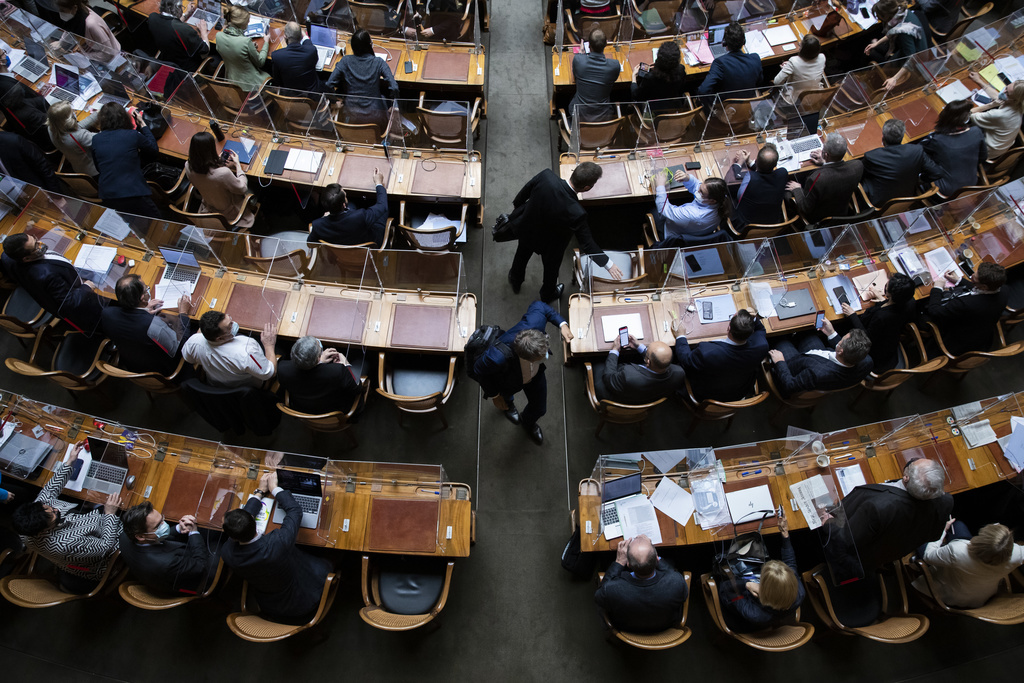 Les pétitionnaires reprochent au Parlement de "manquer de transparence".