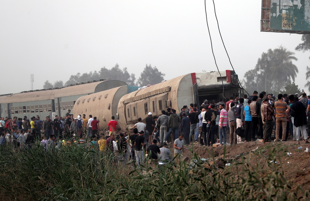 Huit wagons du train qui se rendait du Caire à Mansoura, à 130 km plus au nord, ont déraillé au niveau de la cité agricole de Toukh.