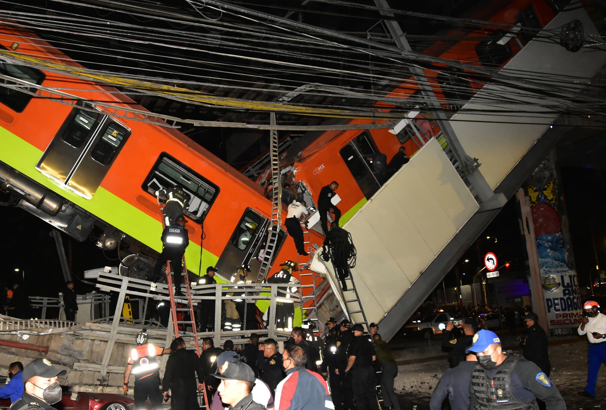 epa09176639 Emergency services agents work at the spot of an accident of the Mexico City's subway at the bridge between the Olivos and Tezonco stations, in Mexico City, Mexico, 04 May 2021. At least 15 people died and another 70 were injured when a bridge on the elevated track of line 12 of the Mexico City Metro between Olivos and Tezonco station collapsed. EPA/Sà¡shenka Gutierrez