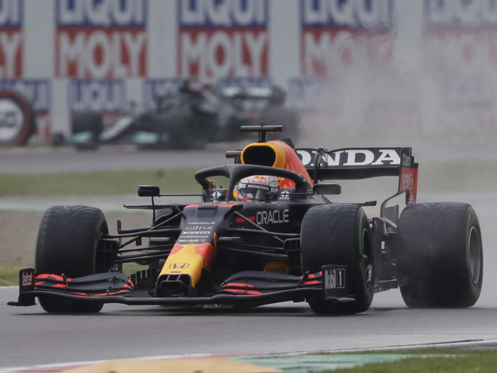 Verstappen s'est imposé devant Hamilton à Imola.