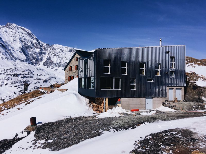 La cabane de Chanrion vient d'être rénovée.