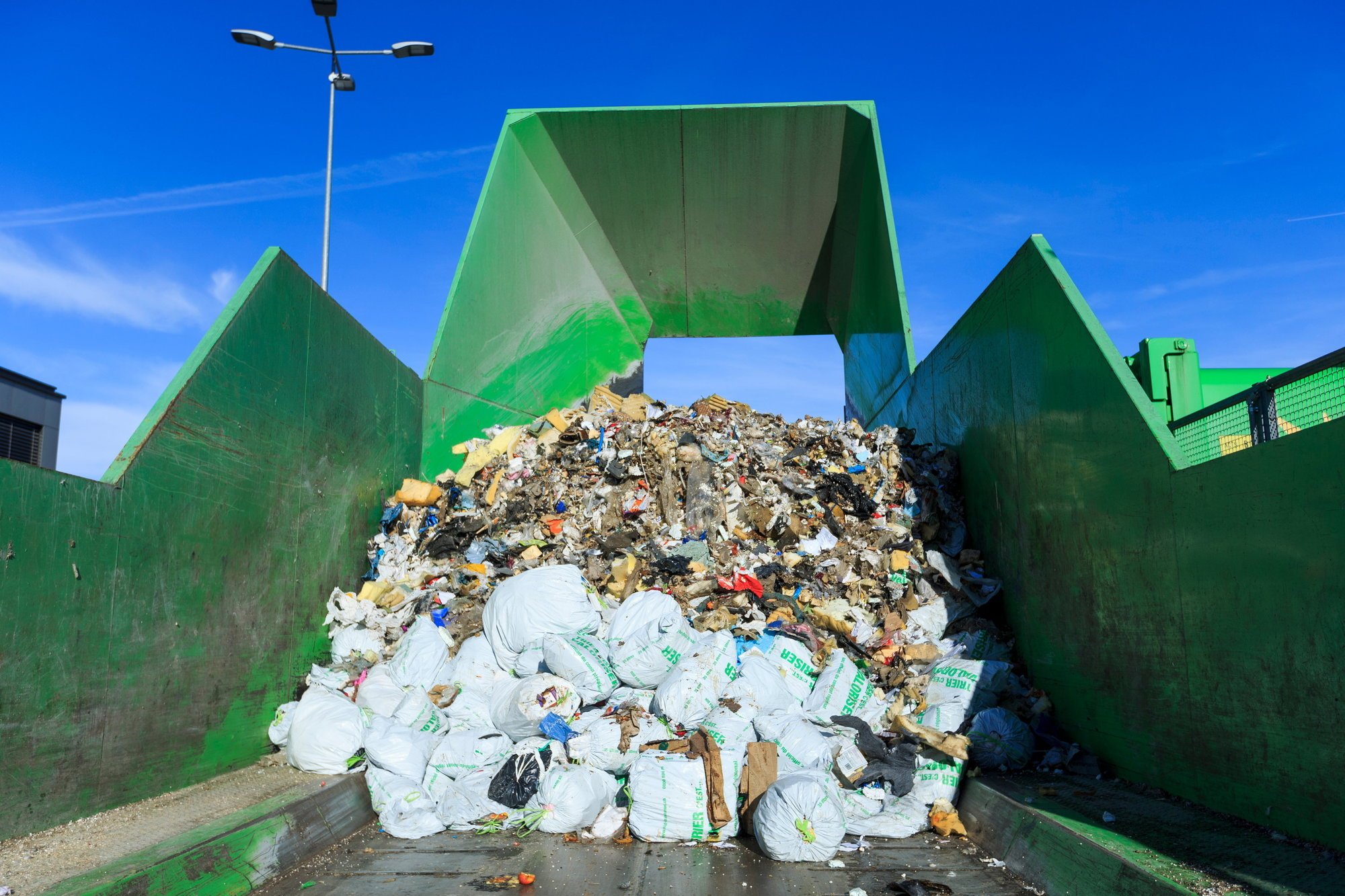 L’affaire concerne un appel d’offres pour le ramassage et le transport des ordures ménagères et autres déchets en Valais. (Image d’illustration)