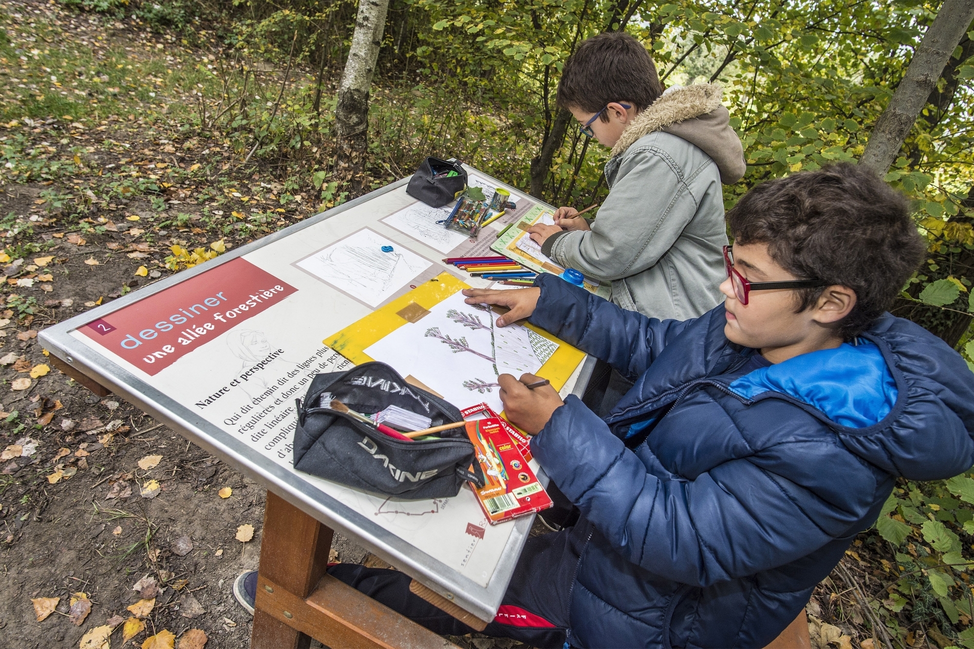 A Sion, le sentier didactique Randocroquis permet aux enfants comme aux adultes de se familiariser avec le dessin tout en se baladant dans la nature.