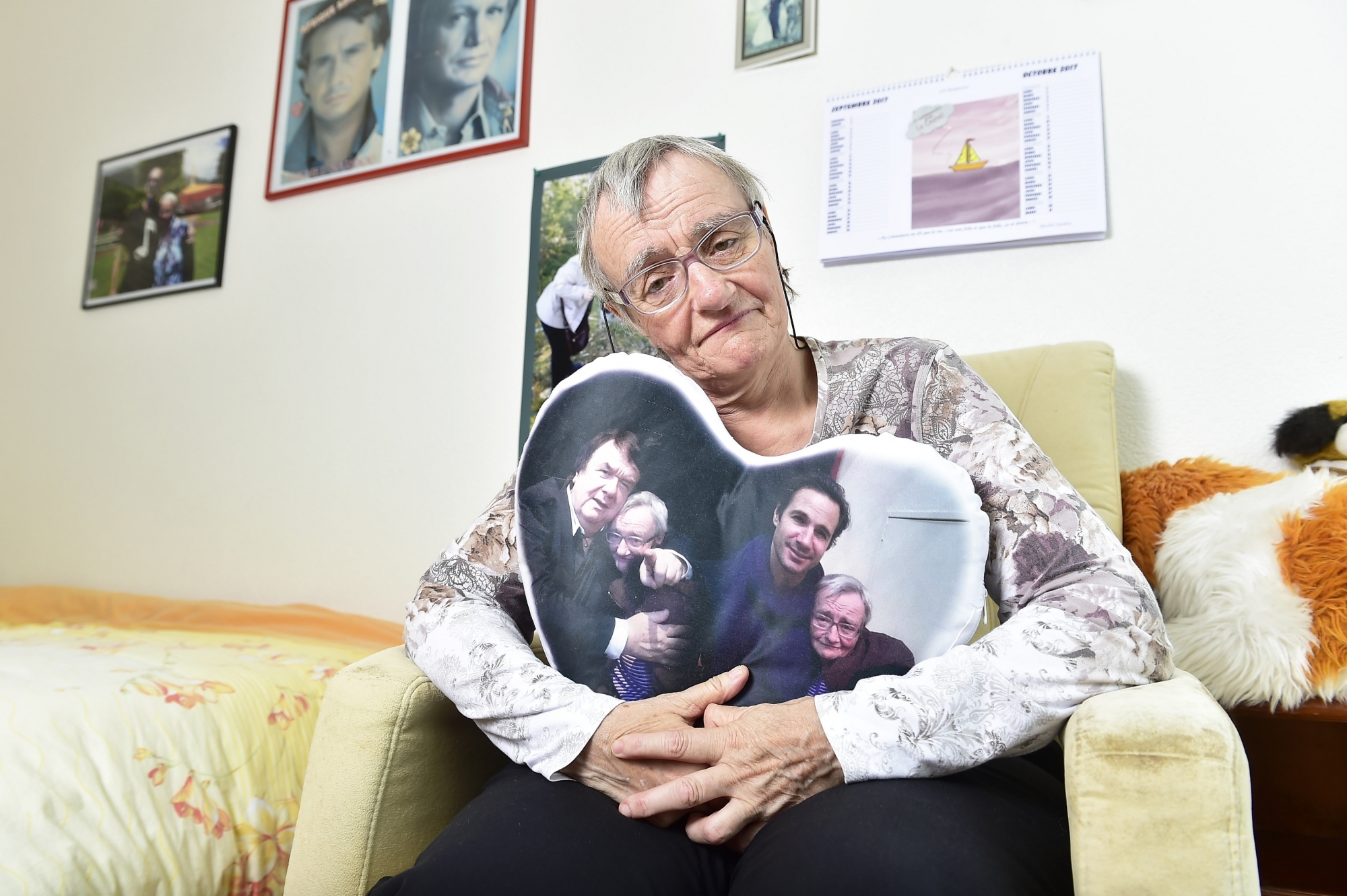 Micheline Nançoz (71 ans), résidente du foyer de la FOVAHM à Saxon, ne cesse de pleurer lorsqu'elle raconte les nombreuses quarantaines qu'elle a dû subir depuis un an. «J'en ai marre.»