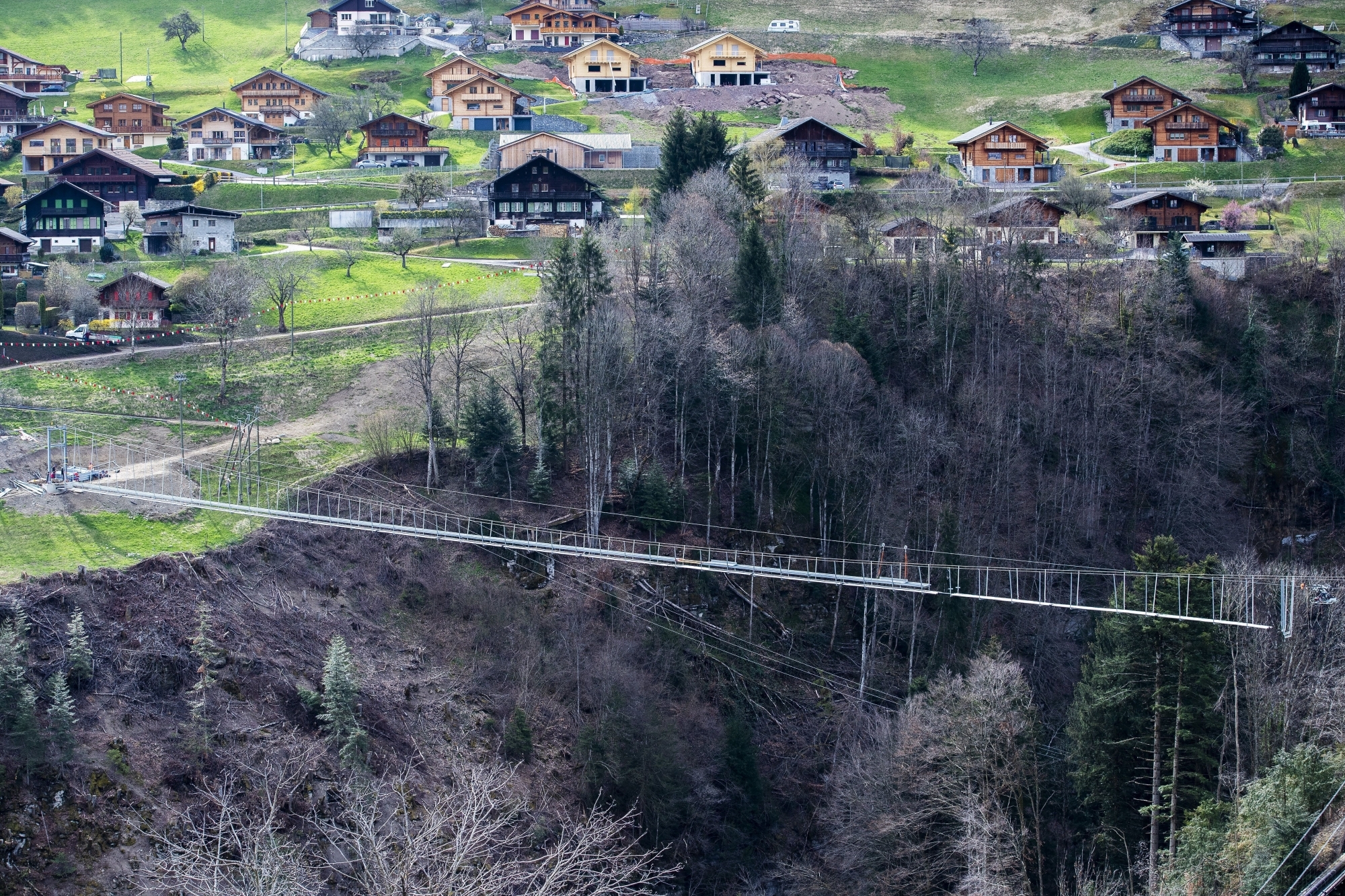 La passerelle reliant Troistorrents à Chenarlier sera ouverte au début de l'été.