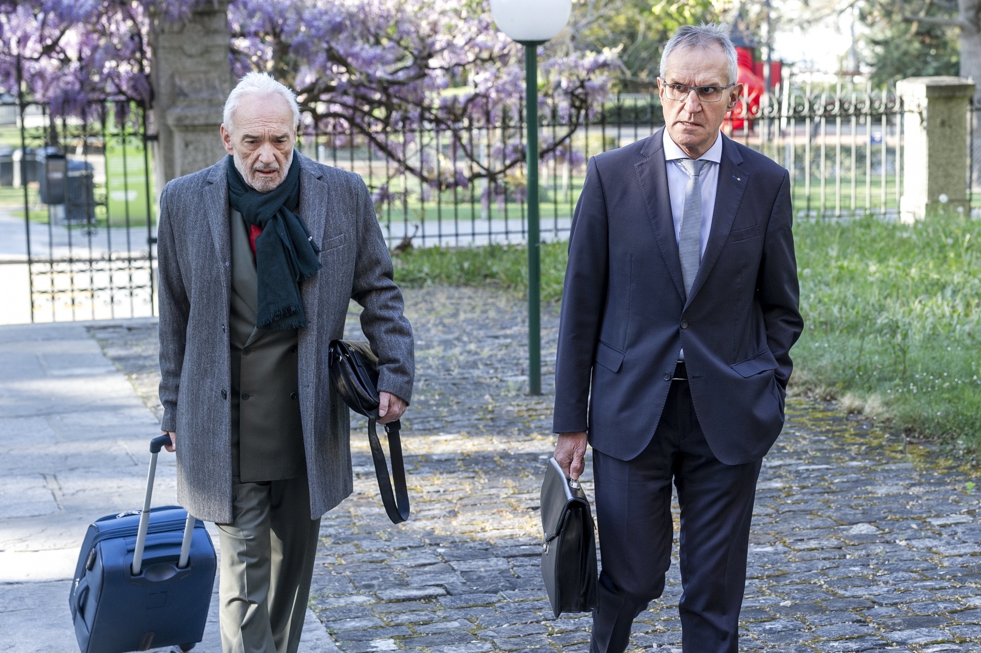 Eloi Rossier (à droite) et son avocat Jean-Charles Bornet à leur arrivée au tribunal lors du procès, ce mardi.
