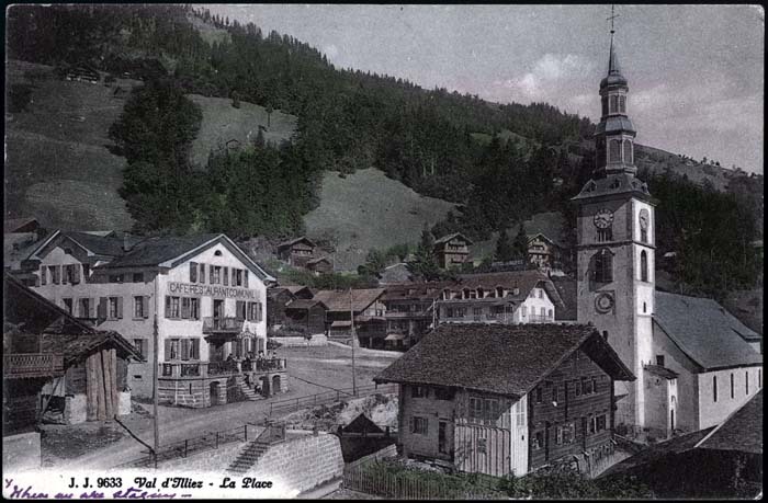 La place du village de Val-d’Illiez, vers 1910. © Jullien frères, CIG, Médiathèque Valais – Martigny