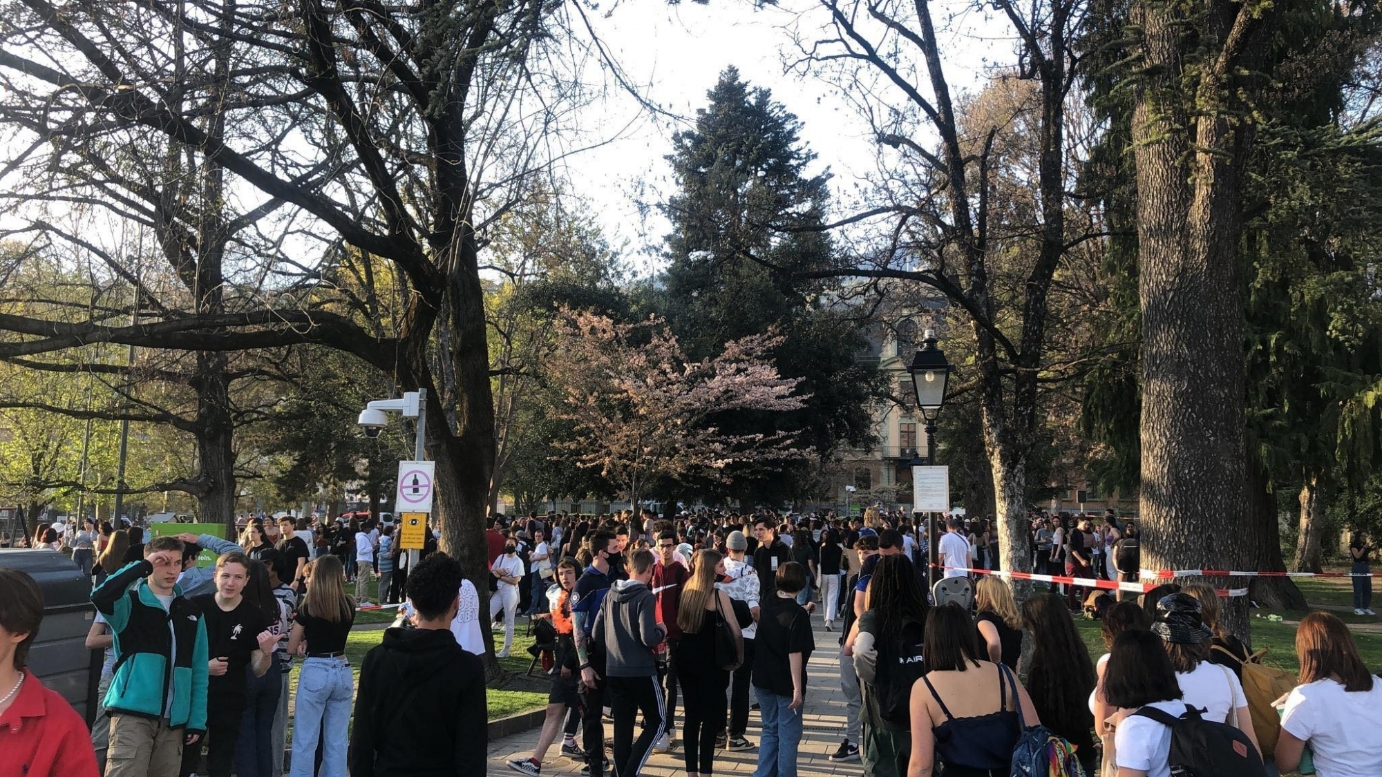 Le 1er avril dernier à la sortie des cours, il y avait beaucoup de monde sur la Planta. Les autorités s'attendent à une forte affluence entre jeudi et vendredi pour la fin de l'année scolaire.