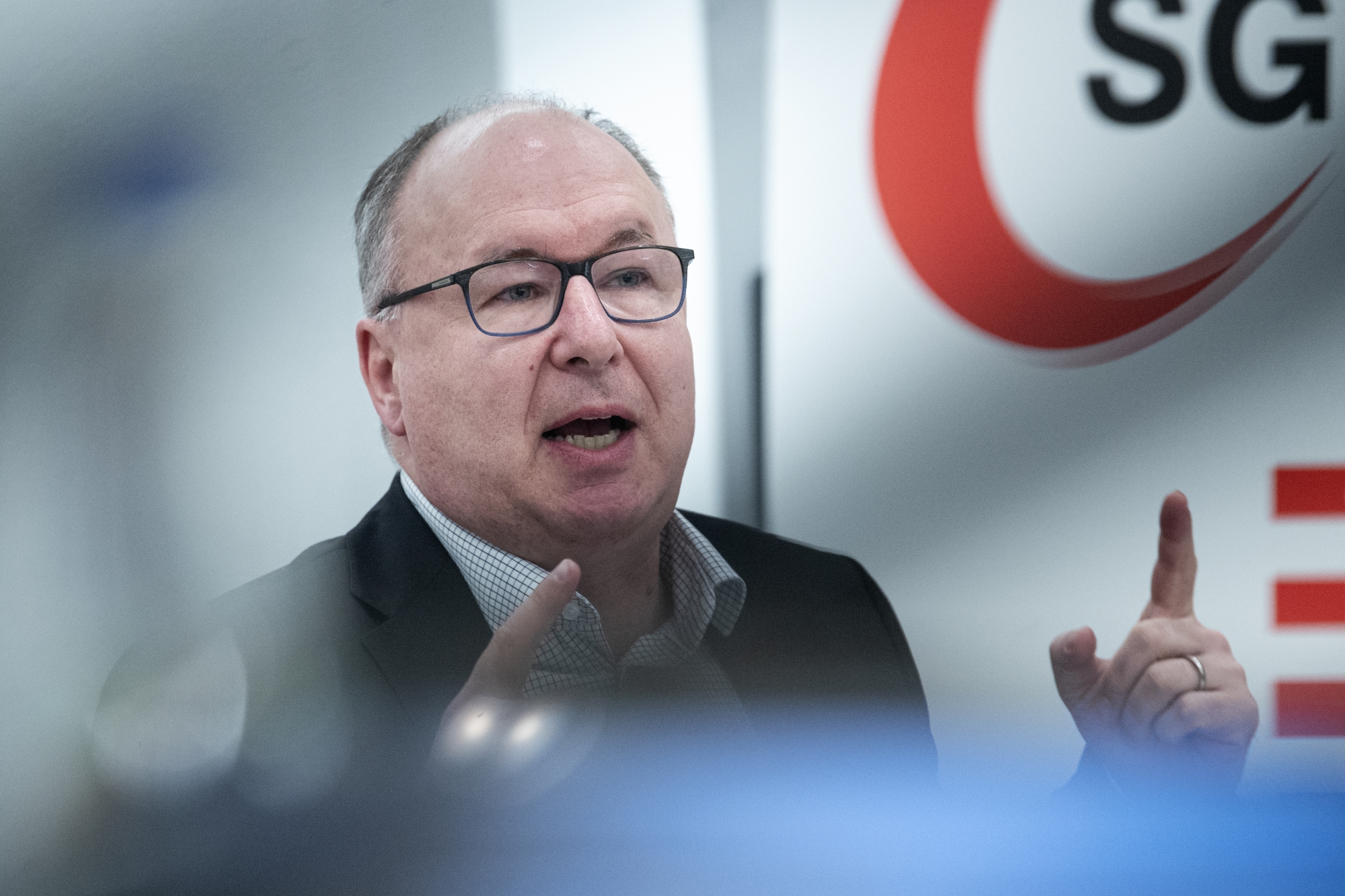 Pierre-Yves Maillard, Praesident des Schweizerischen Gewerkschaftsbundes SGB, spricht an der SGB-Jahresmedienkonferenz, am Donnerstag, 9. Januar 2020, in Bern. (KEYSTONE/Marcel Bieri)